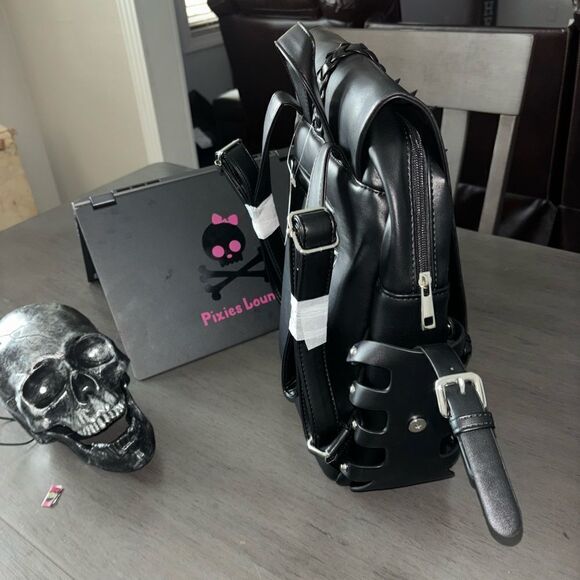 Black Premium Concealed Carry Skull Embroidery Backpack - Picture 4 of 4